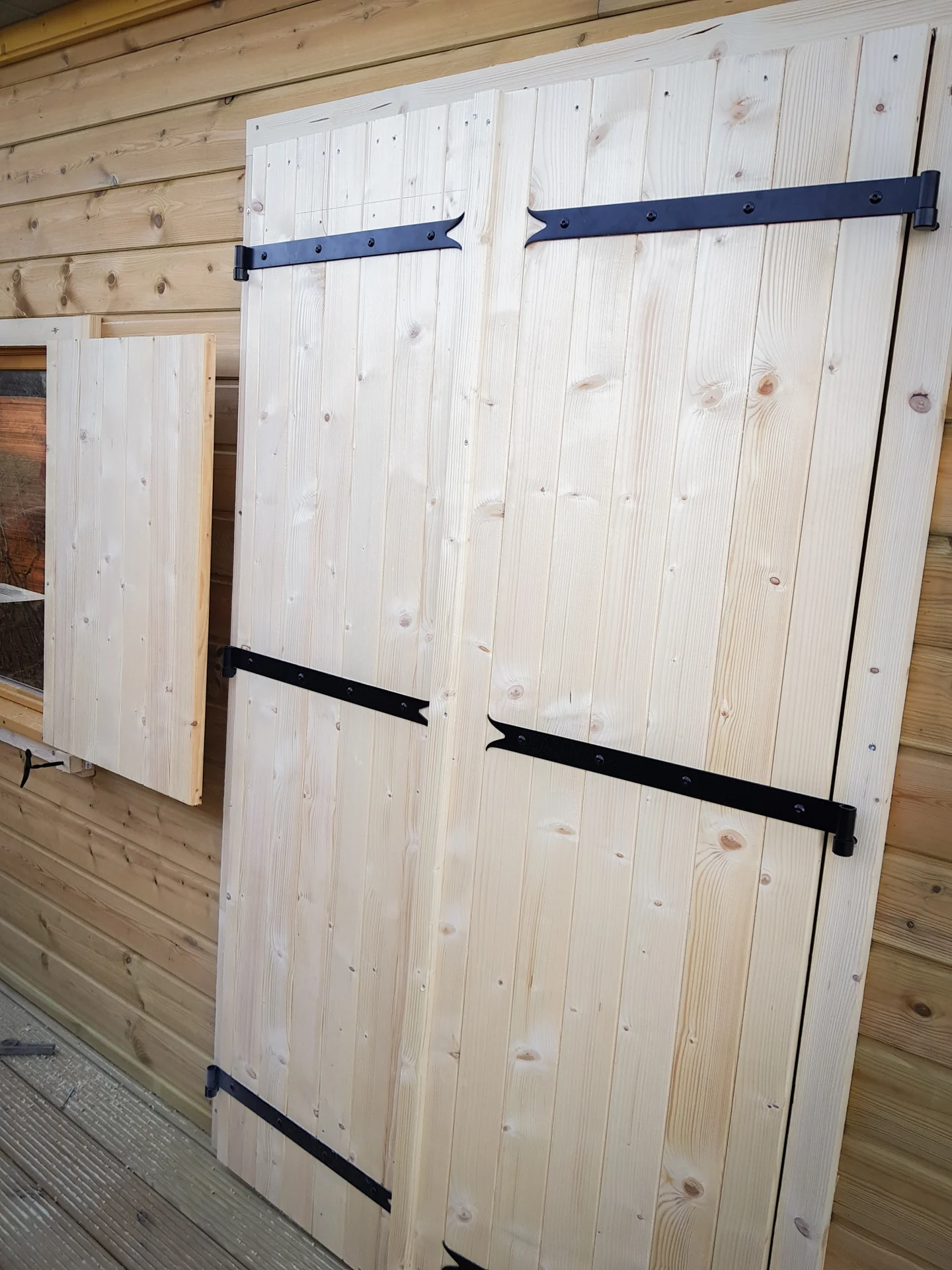 Volets pour porte en bois de sapin