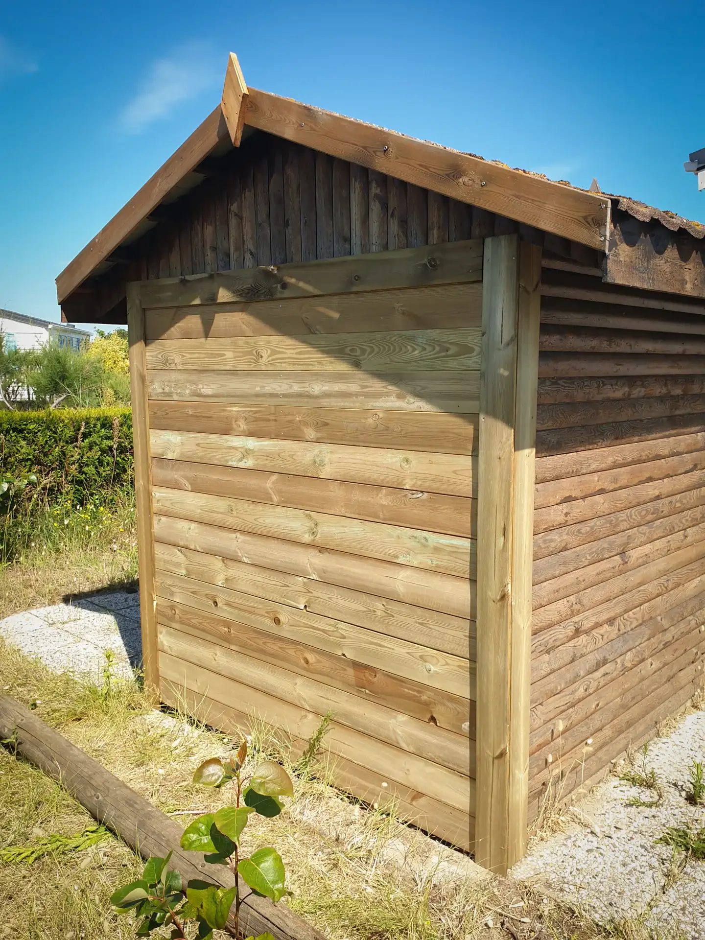 Rénovation d'un abri de jardin en bois de sapin autoclave classe 4